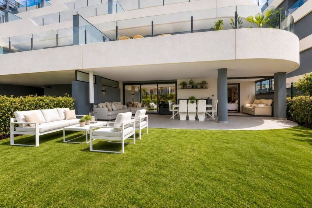 3 Bed Ground Floor Apartment for Sale in Selwo – Garden, Spa & Pools