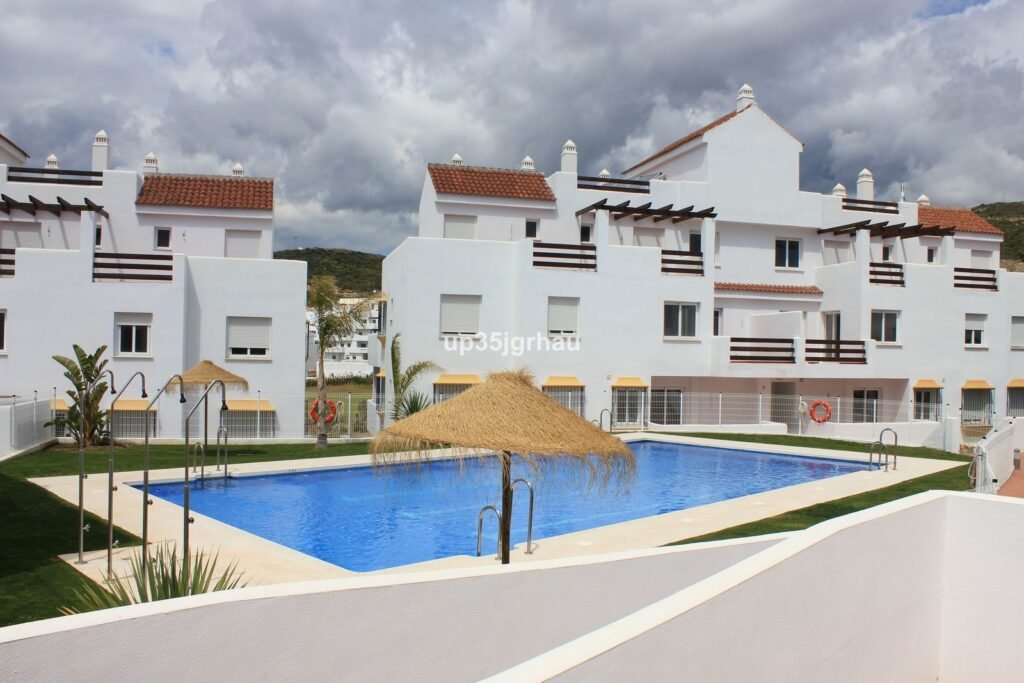 2 Bed Middle Floor Apartment for Sale in Valle Romano – Golf & Sea Views