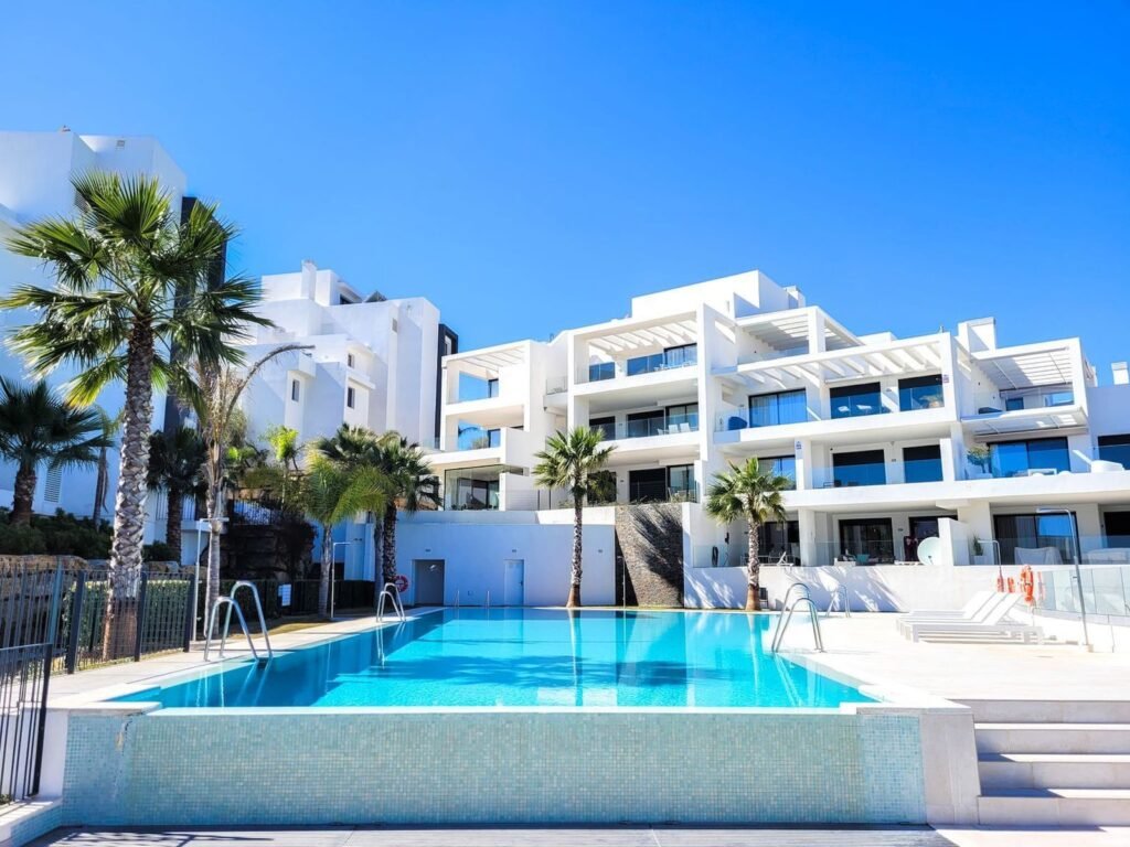 3 Bed Middle Floor Apartment for Sale in Estepona – Terrace & Golf Setting