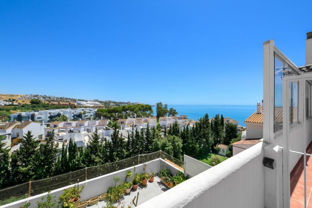 2 Bed Middle Floor Apartment for Sale in Estepona – South-Facing Beachfront Home