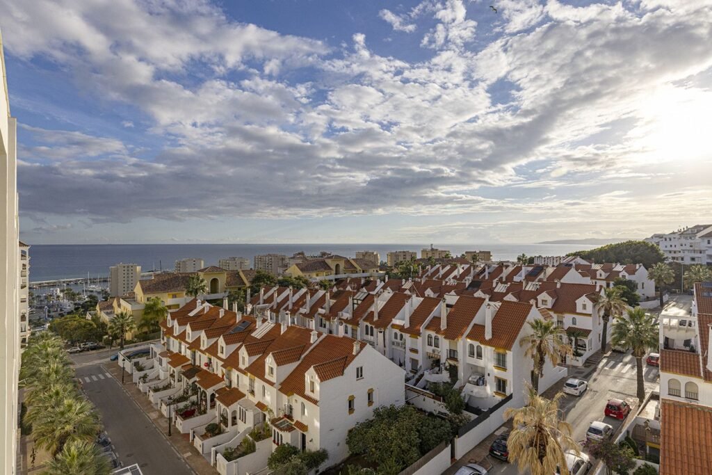 3 Bed Middle Floor Apartment for Sale in Estepona – 6th Floor Sea Views