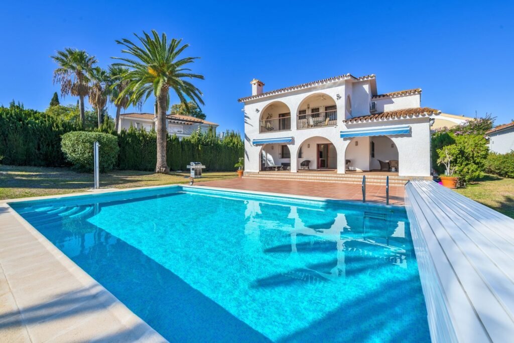 5 Bed Detached Villa for Sale in Atalaya – Heated Pool & Sea Views
