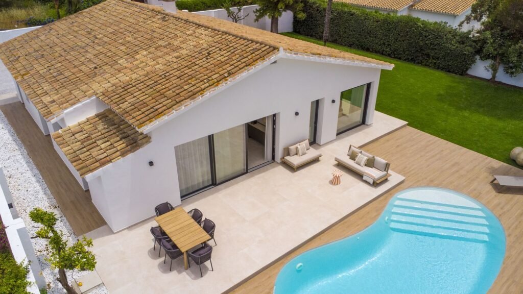 4 Bed Detached Villa for Sale in Atalaya – Renovated Beachside Home with Pool