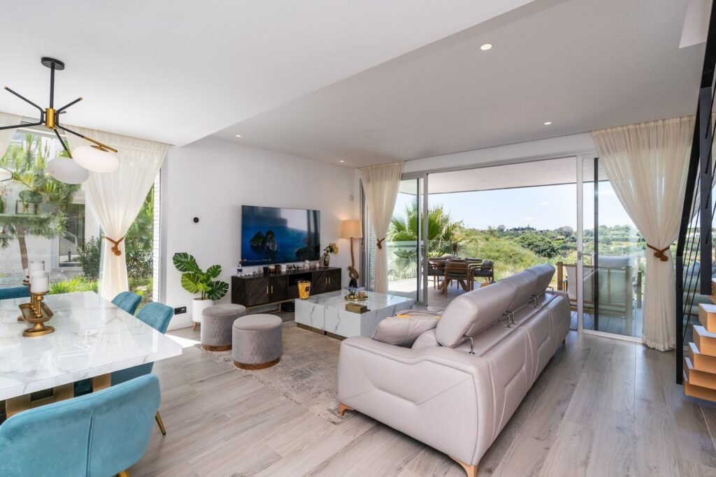 3 Bed Townhouse for Sale in Cancelada – Corner Home with Mountain Views & Solarium