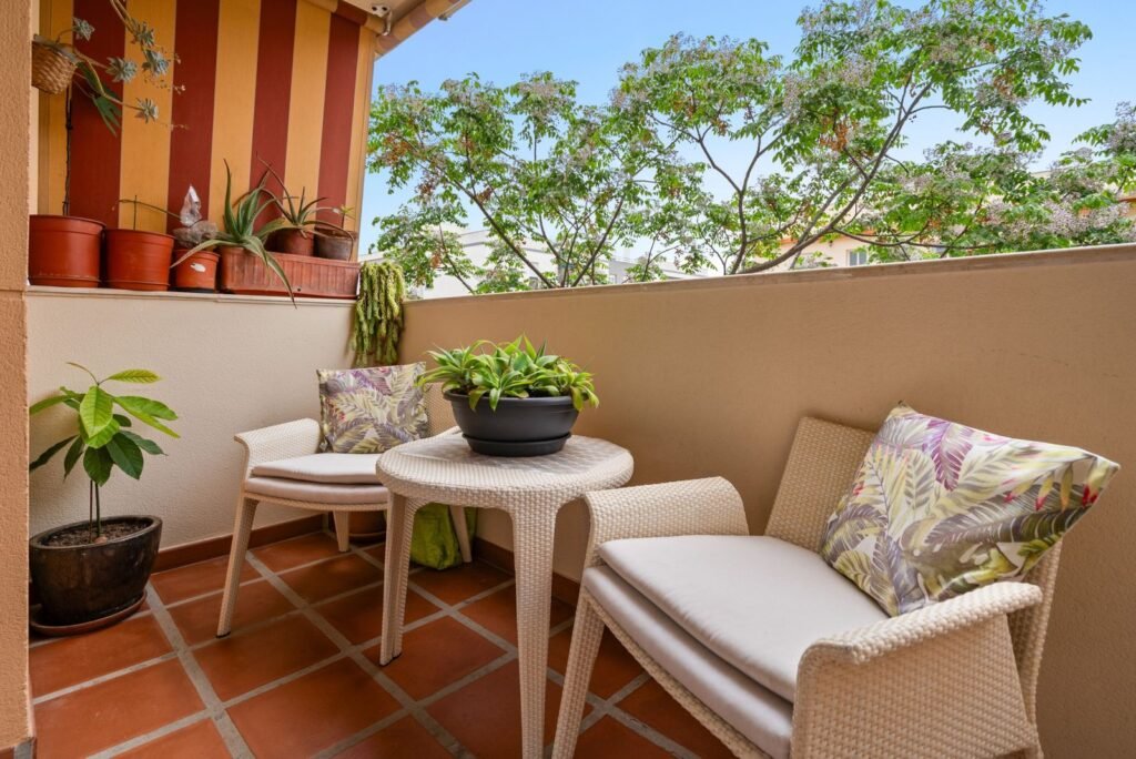 3 Bed Middle Floor Apartment for Sale in Estepona – Walk to Beach with Pool