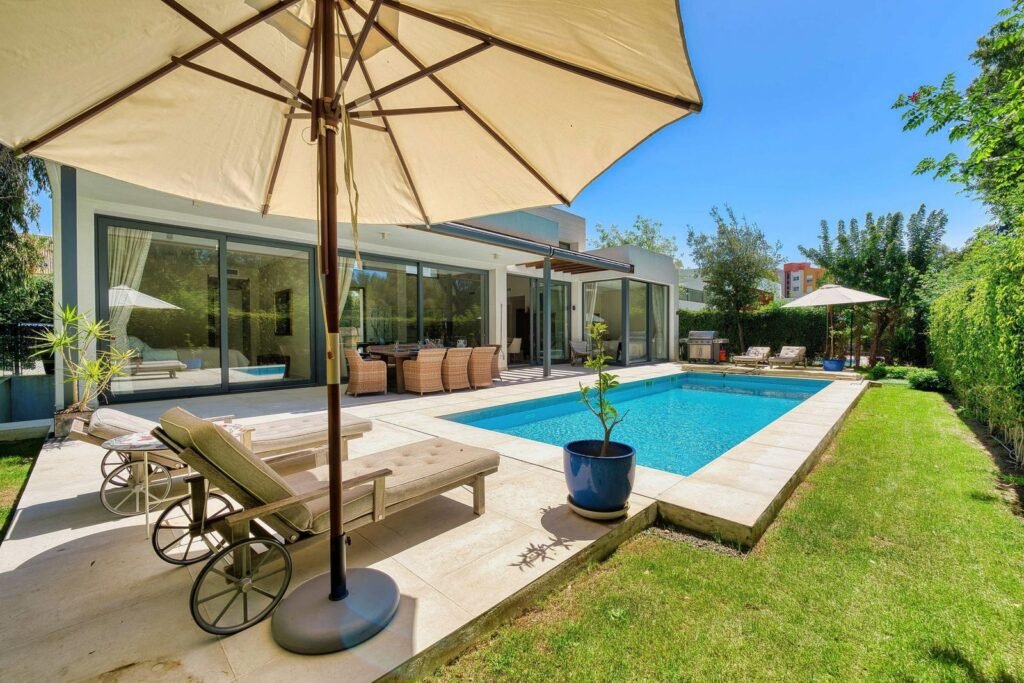 4 Bed Detached Villa for Sale in Estepona – Contemporary Bungalow with Pool