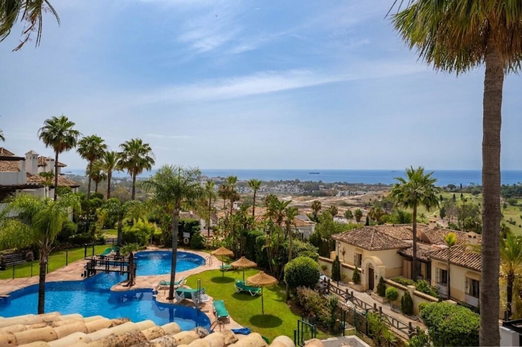 3 Bed Townhouse for Sale in El Paraiso – Rooftop Terrace with Sea Views