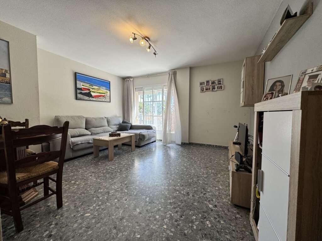 3 Bed Ground Floor Apartment for Sale in Estepona – Parking, Storage & Near Old Town