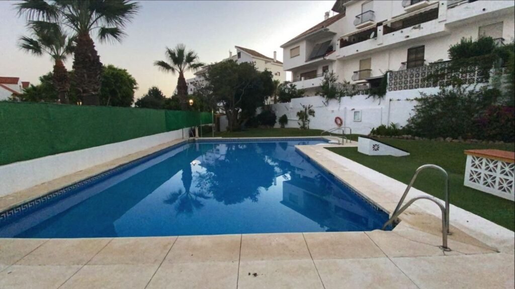 4 Bed Townhouse for Sale in Estepona – Las Mesas with 2-Car Garage