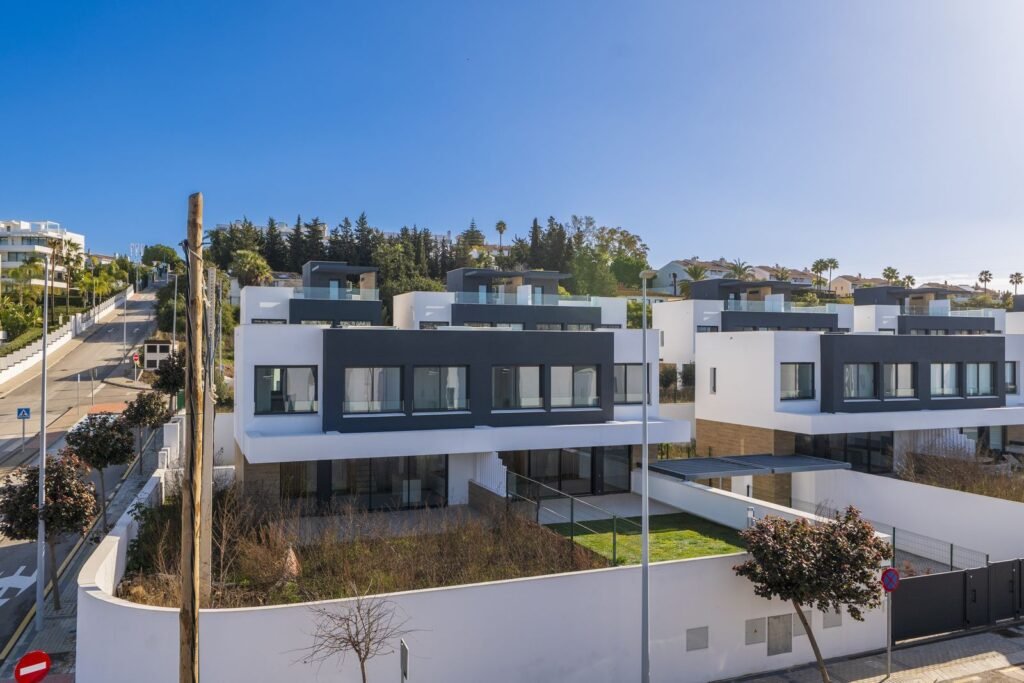 3 Bed Detached Villa for Sale in Estepona – South-West Facing with Panoramic Views