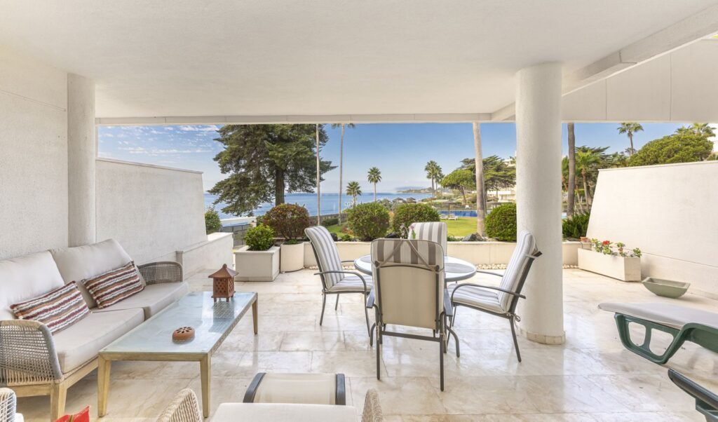 3 Bed Ground Floor Apartment for Sale in Estepona – Beachfront Sea Views