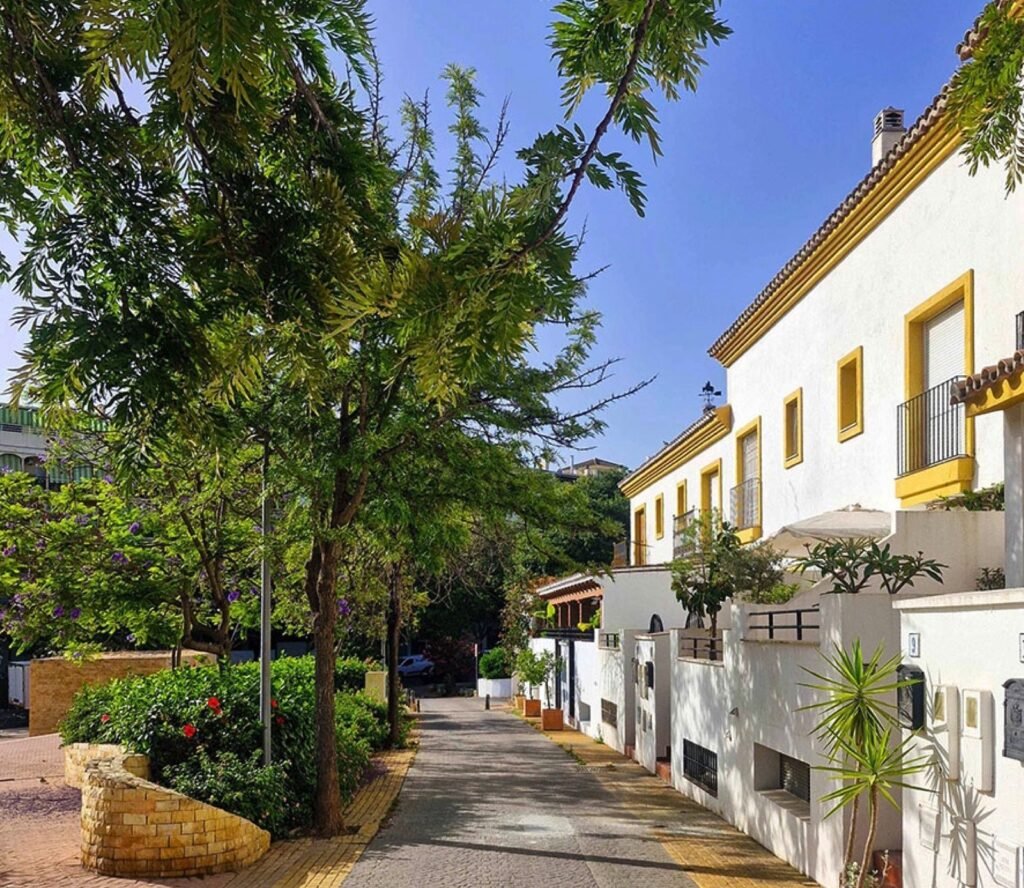 4 Bed Townhouse for Sale in Estepona – Patio, Terraces & 2-Car Garage