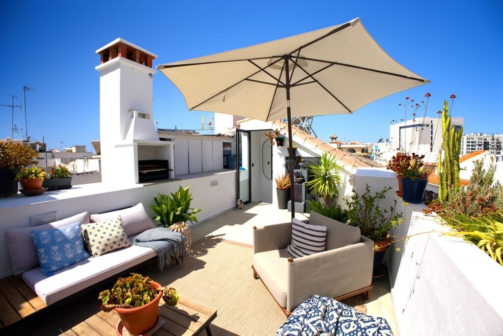 2 Bed Top Floor Apartment for Sale in Estepona – 2024 Refurbishment & Sun Terrace