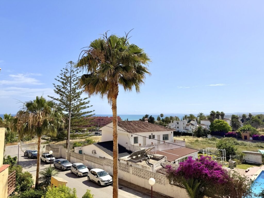 4 Bed Townhouse for Sale in Cancelada – Roof Terrace & 2-Car Garage