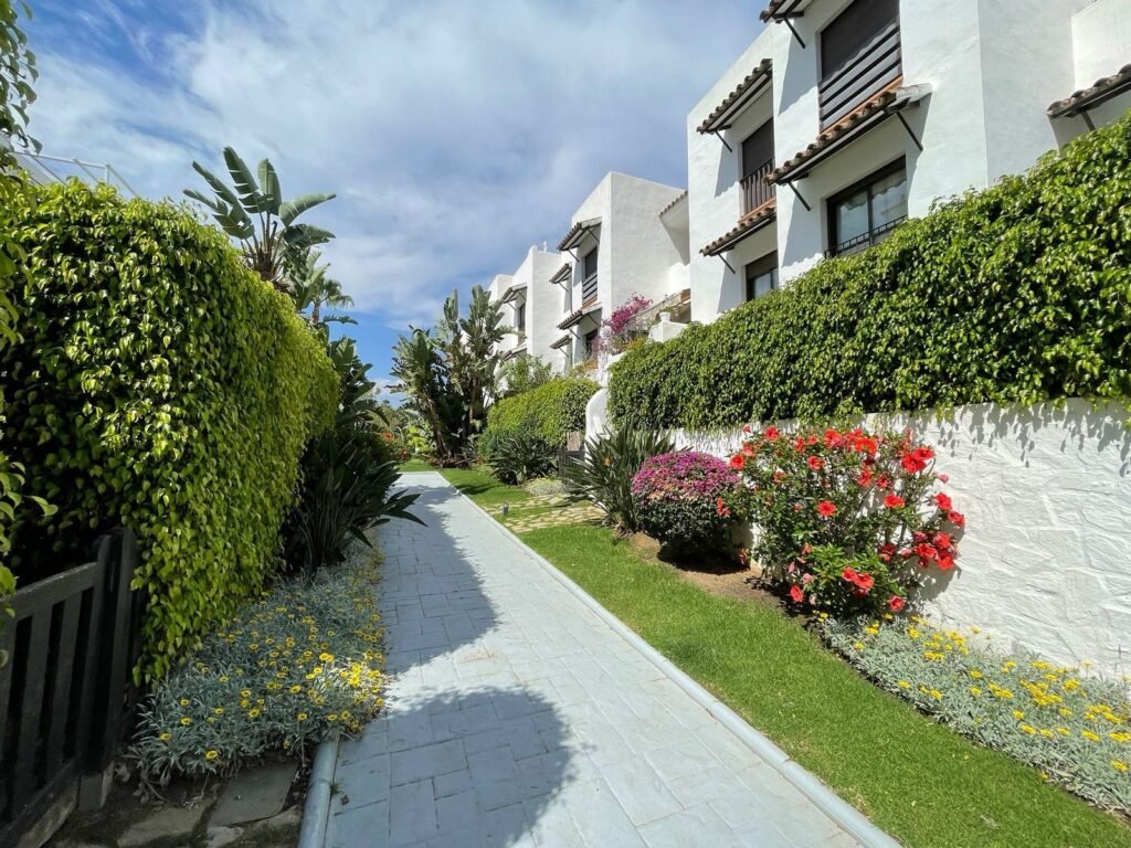 1 Bed Ground Floor Apartment for Sale in Selwo – Private Garden & Pool
