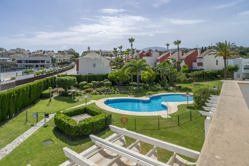 3 Bed Penthouse Duplex for Sale in Selwo – Beach Walk & Pool