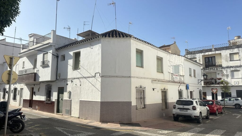8 Bed Detached Villa for Sale in Estepona – Old Town Development Opportunity