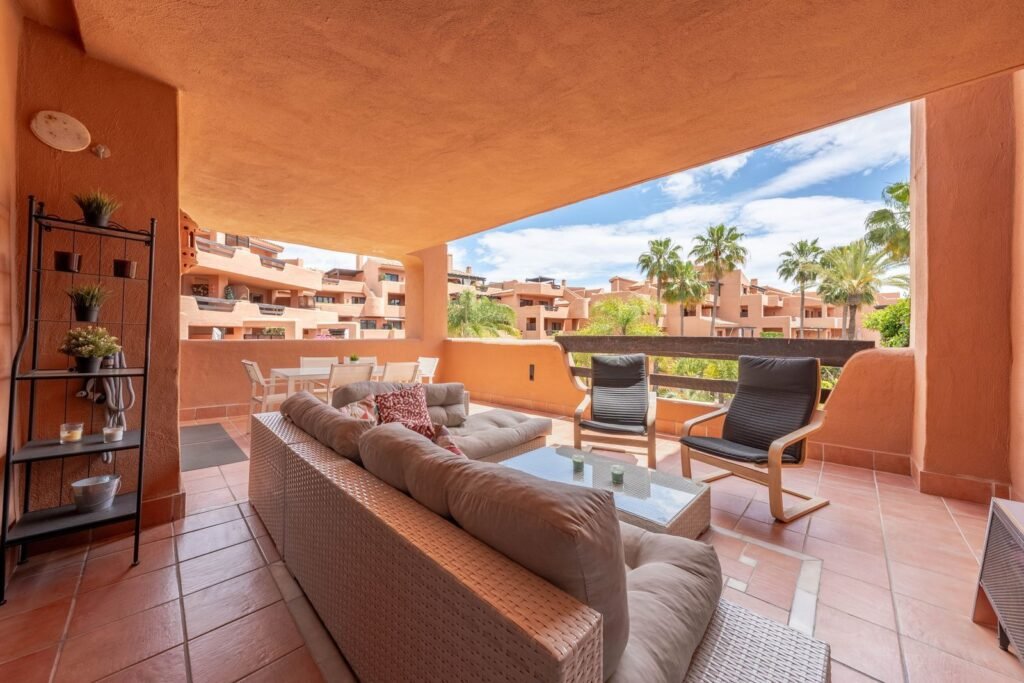 2 Bed Middle Floor Apartment for Sale in Estepona – Mar Azul Beachfront