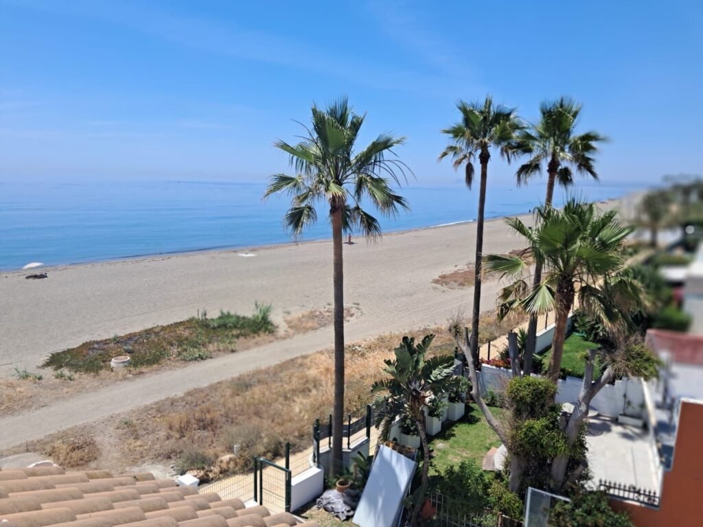 3 Bed Detached Villa for Sale in Estepona – Beachfront Home with Sea Views
