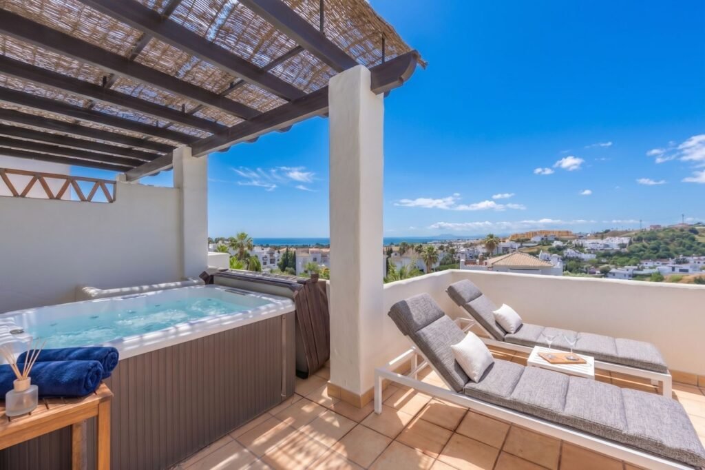 2 Bed Penthouse for Sale in Estepona – Duplex with Solarium & Sea Views