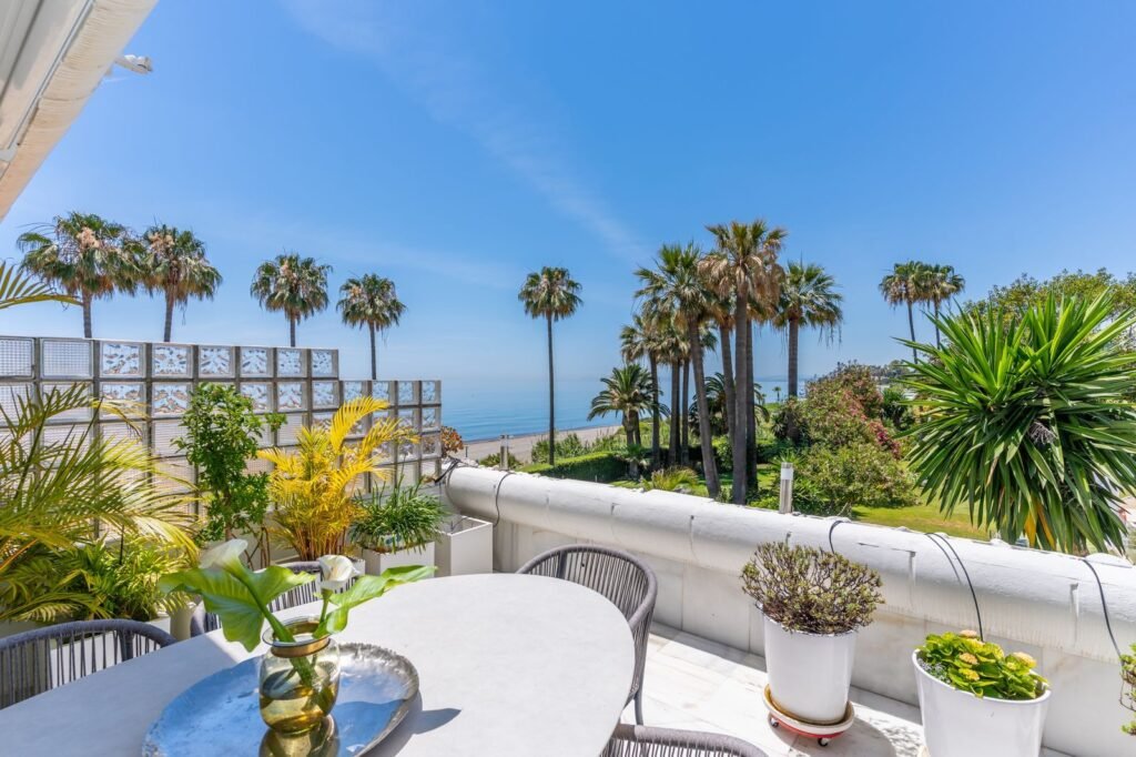 2 Bed Middle Floor Apartment for Sale in Estepona – Renovated Sea-View Home