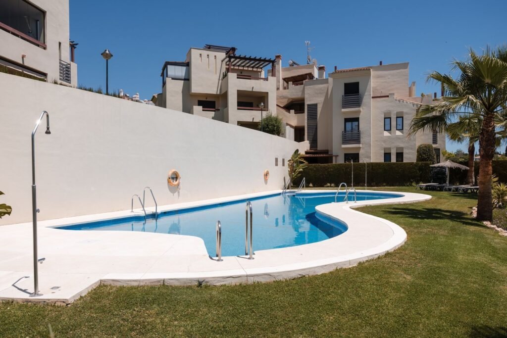 2 Bed Middle Floor Apartment for Sale in Estepona – Large Covered Terrace