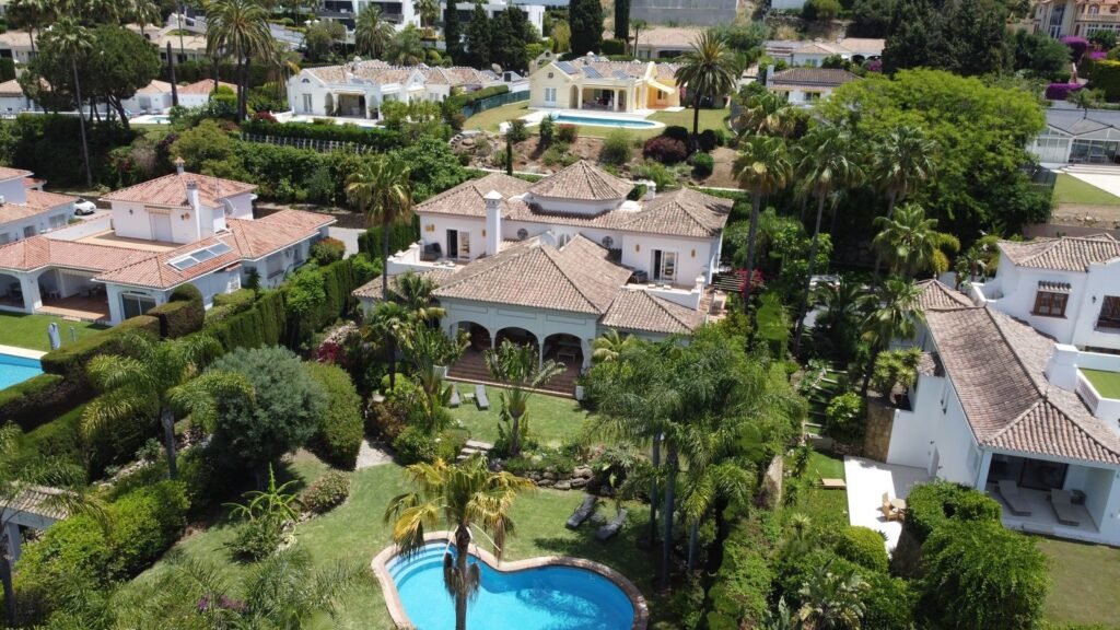 6 Bed Detached Villa for Sale in El Paraiso – Frontline Golf with Pool