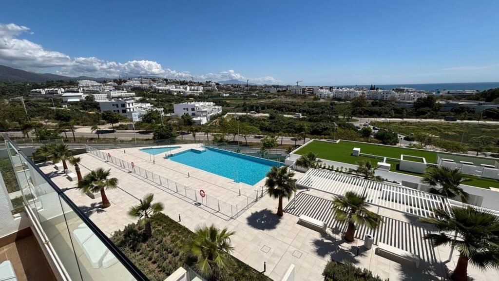 2 Bed Middle Floor Apartment for Sale in Estepona – Sea Views & 44 m² Terrace