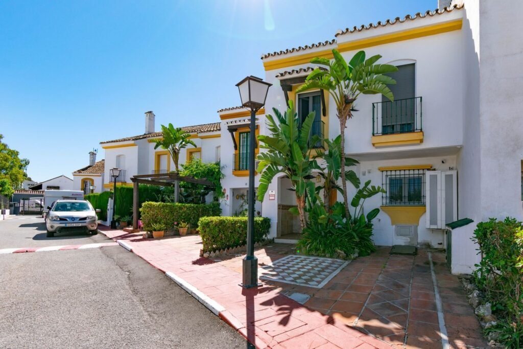 3 Bed Townhouse for Sale in Estepona – Nueva Atalaya Community Home