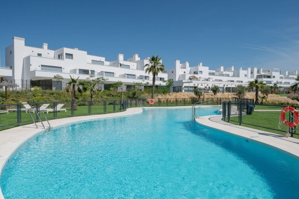 2 Bed Ground Floor Apartment for Sale in Estepona – Gym, Pool & Prime Location