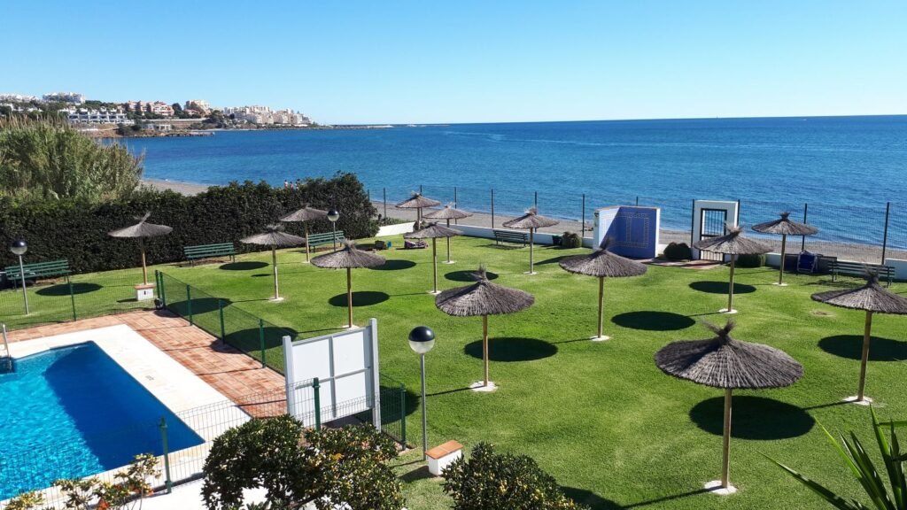 2 Bed Middle Floor Apartment for Sale in Estepona – Beachfront Setting & Pool