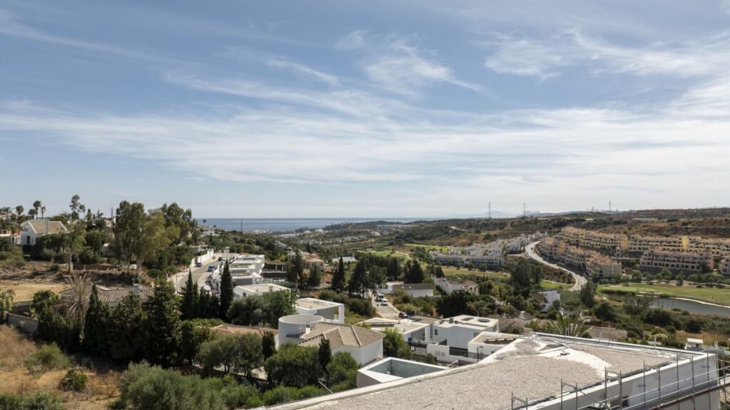 Land for Sale in Estepona – 880m² Plot with Sea & Golf Views