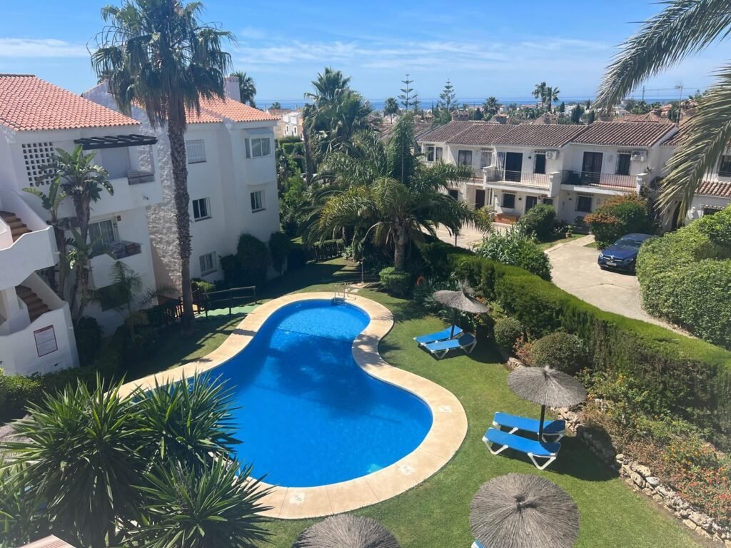 2 Bed Penthouse for Sale in Bel Air – Pool Views & Renovated Bathrooms
