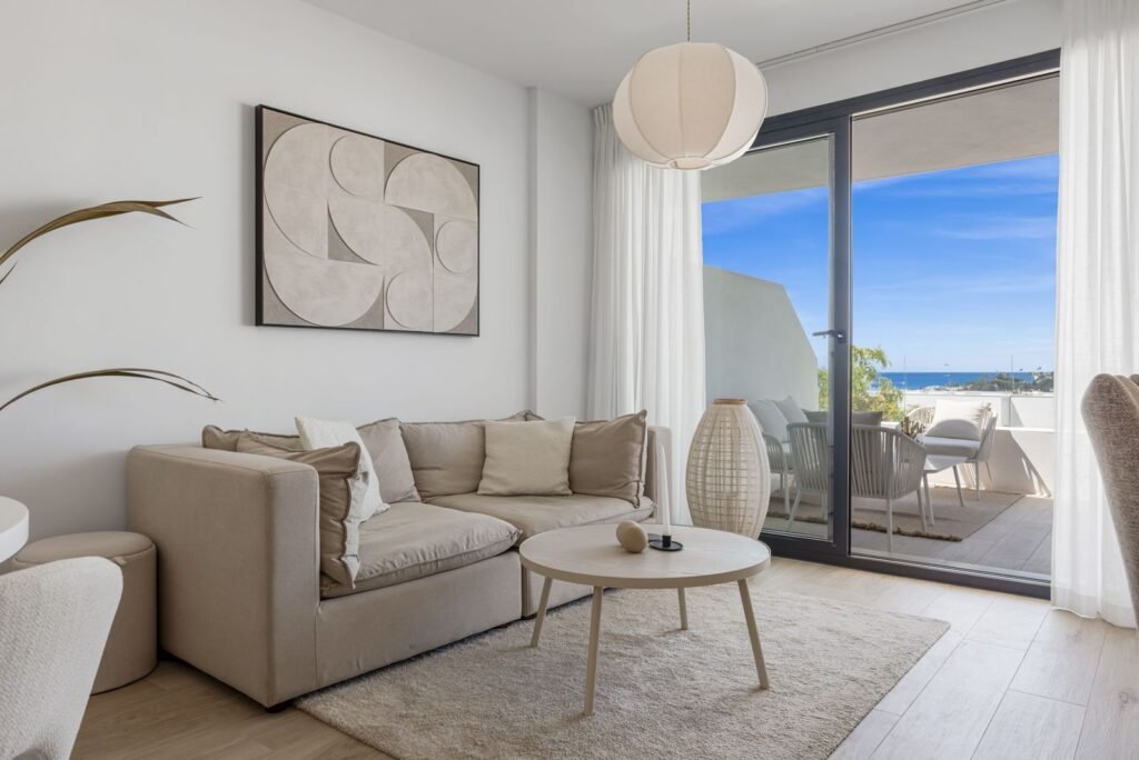 2 Bed Middle Floor Apartment for Sale in Estepona – Sea Views & Tourist Licence