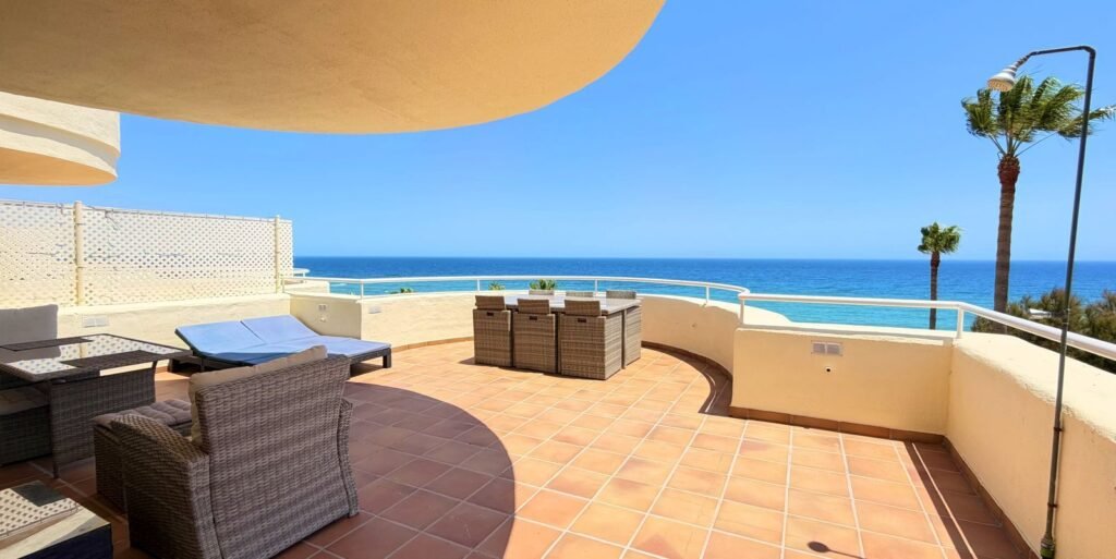 3 Bed Penthouse for Sale in Estepona – Frontline Sea Views & Private Solarium