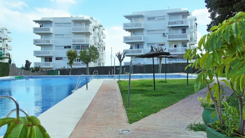 1 Bed Ground Floor Apartment for Sale in Estepona – Renovated Near Beach