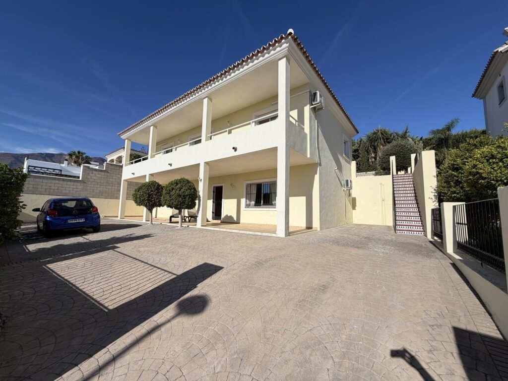 4 Bed Detached Villa for Sale in Valle Romano – Golf & Sea Views with Private Pool