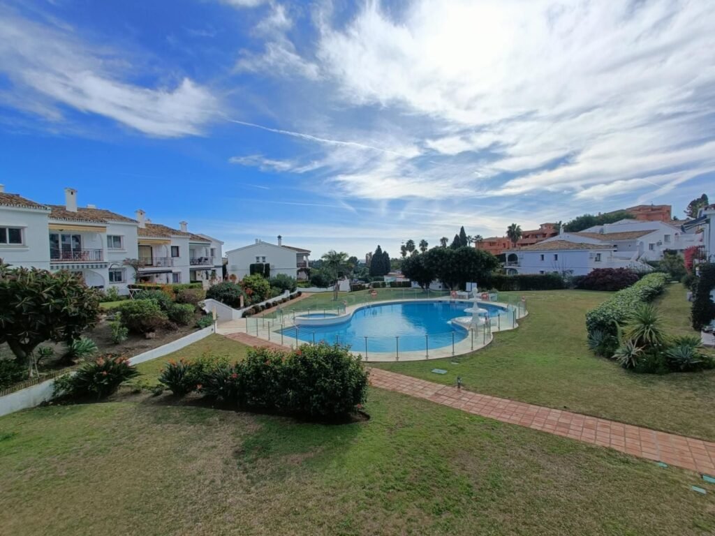 2 Bed Top Floor Apartment for Sale in Estepona – Tourist Licence & 7% Return