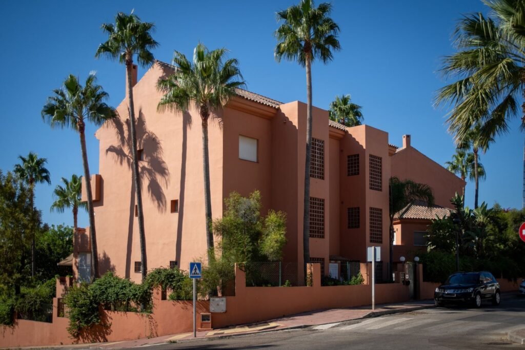 2 Bed Middle Floor Apartment for Sale in Estepona – Large South-Facing Terrace & Sea Views