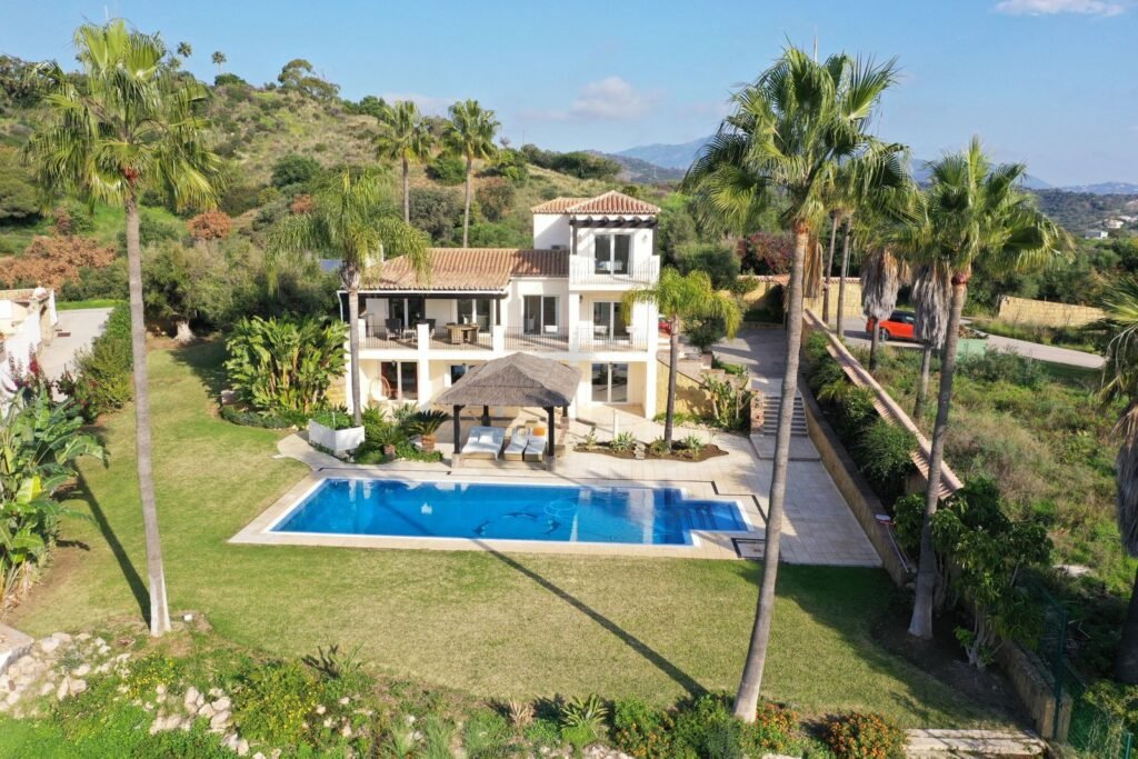 4 Bed Detached Villa for Sale in Estepona – Sea Views & 71m Pool