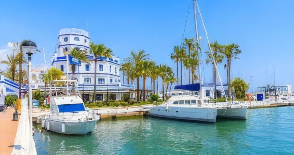 3 Bed Middle Floor Apartment for Sale in Estepona – Central Home with Two Terraces