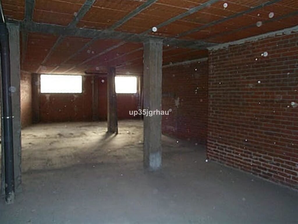 Commercial Premises for Sale in Estepona – Huerta Nueva Location