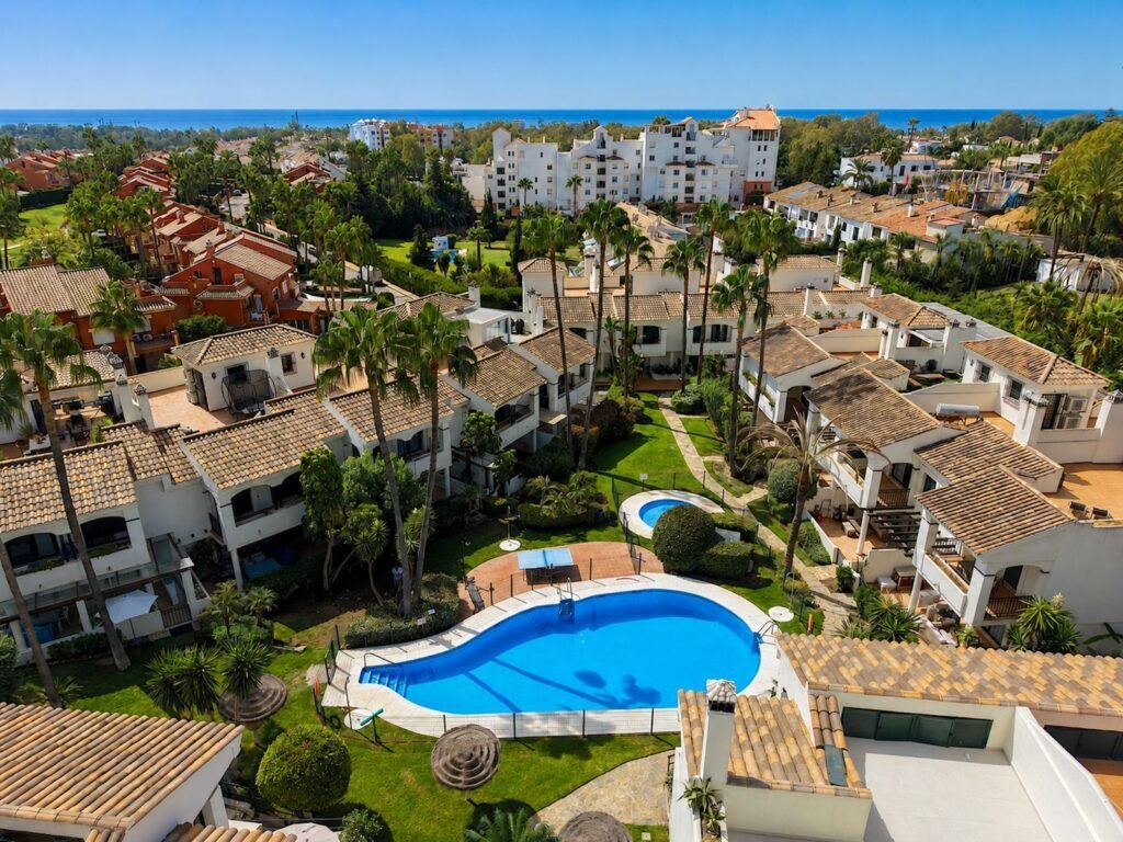 4 Bed Townhouse for Sale in Estepona – Modern Home Near San Pedro