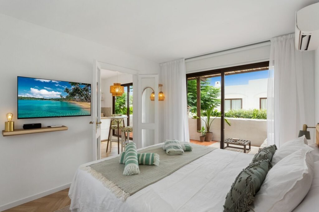 1 Bed Top Floor Apartment for Sale in New Golden Mile – Renovated with Solarium