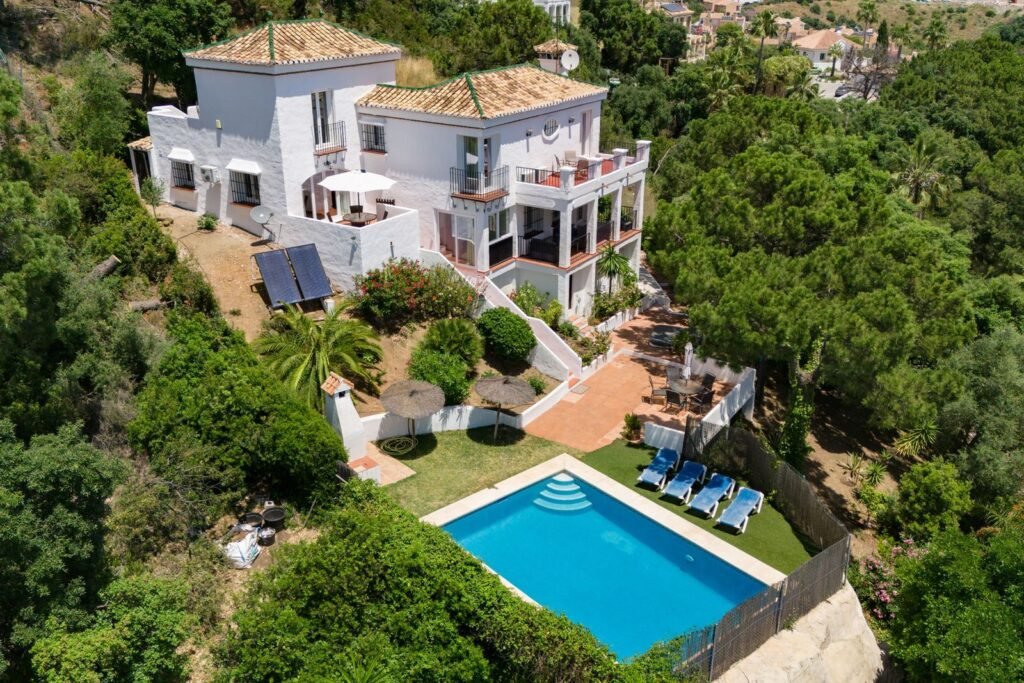 3 Bed Detached Villa for Sale in Estepona – Private Pool & Panoramic Views