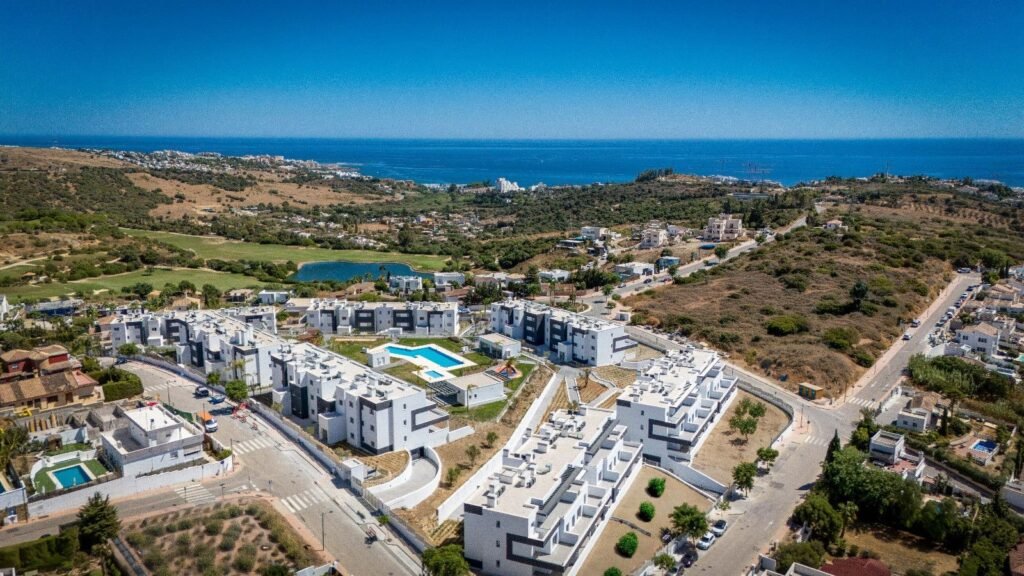 3 Bed Middle Floor Apartment for Sale in Valle Romano – Contemporary Urbanisation