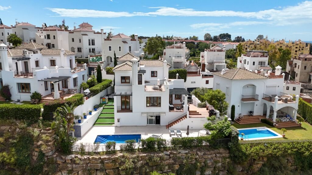 4 Bed Detached Villa for Sale in Estepona – Renovated Frontline Golf Home