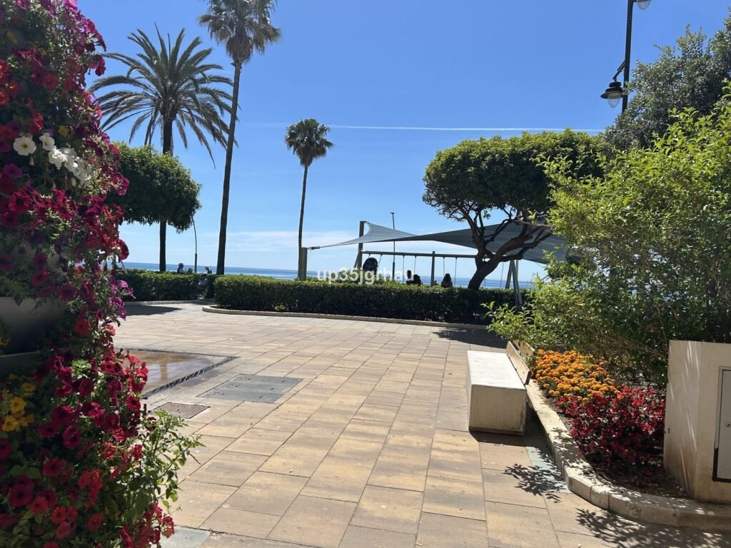 2 Bed Middle Floor Apartment for Sale in Estepona – Beachfront with Sea Views