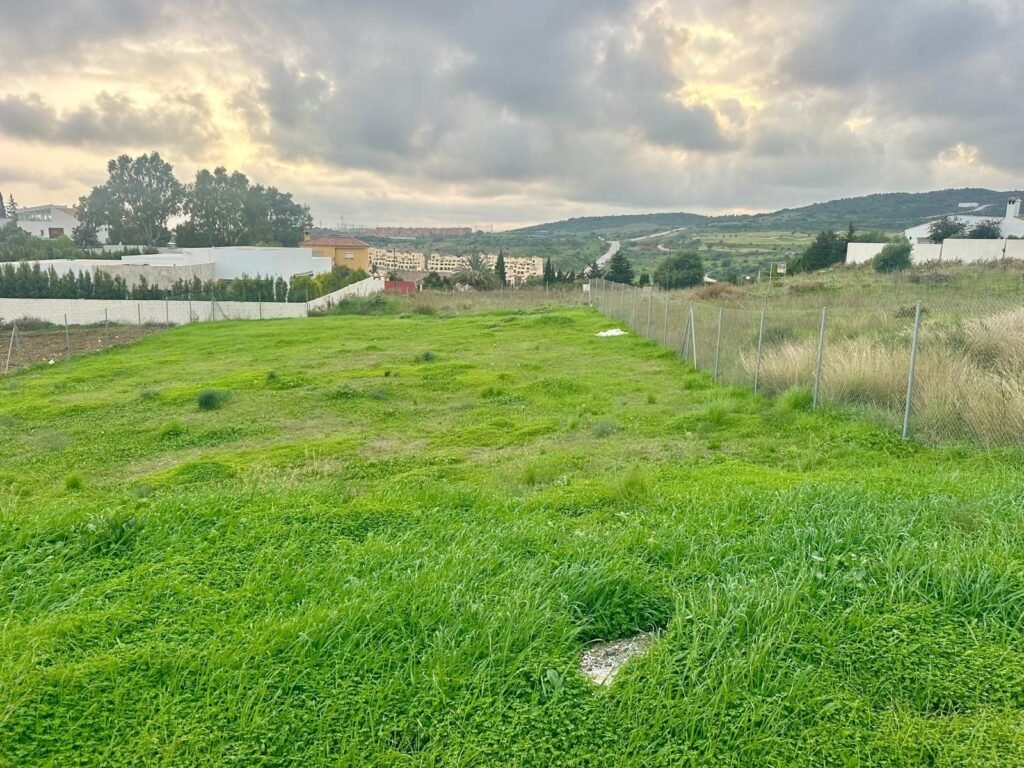 Residential Plot for Sale in Valle Romano – 1,034 m² Sea-View Plot with Permit