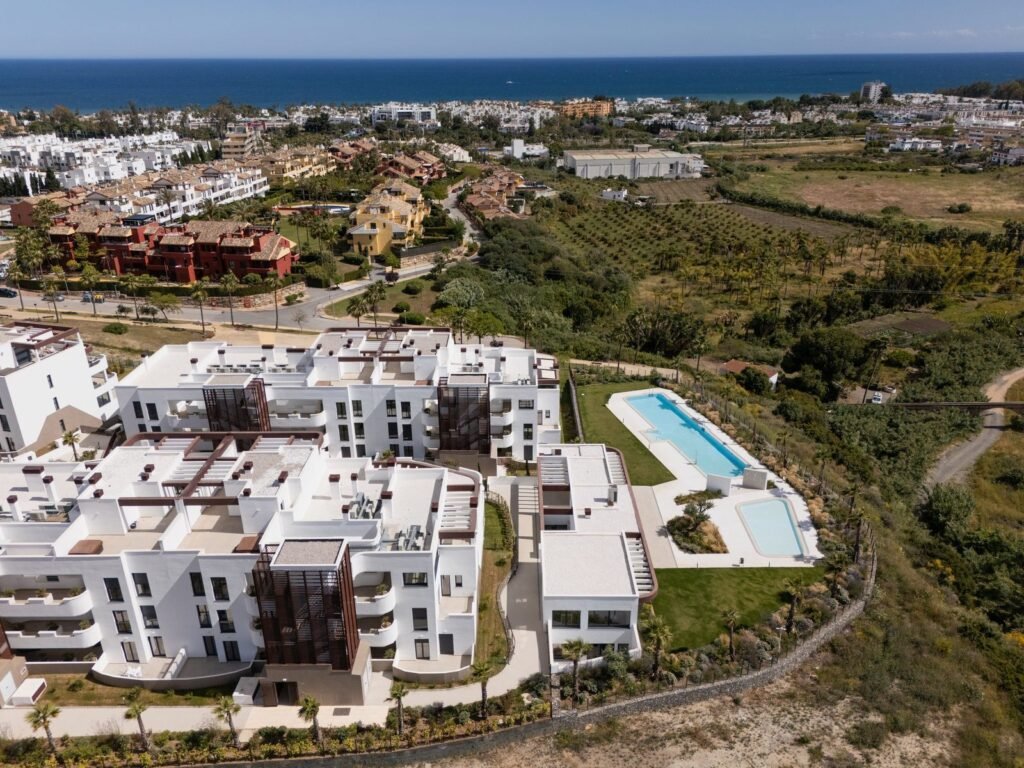 3 Bed Ground Floor Apartment for Sale in Estepona – Garden & 3 Parking Spaces